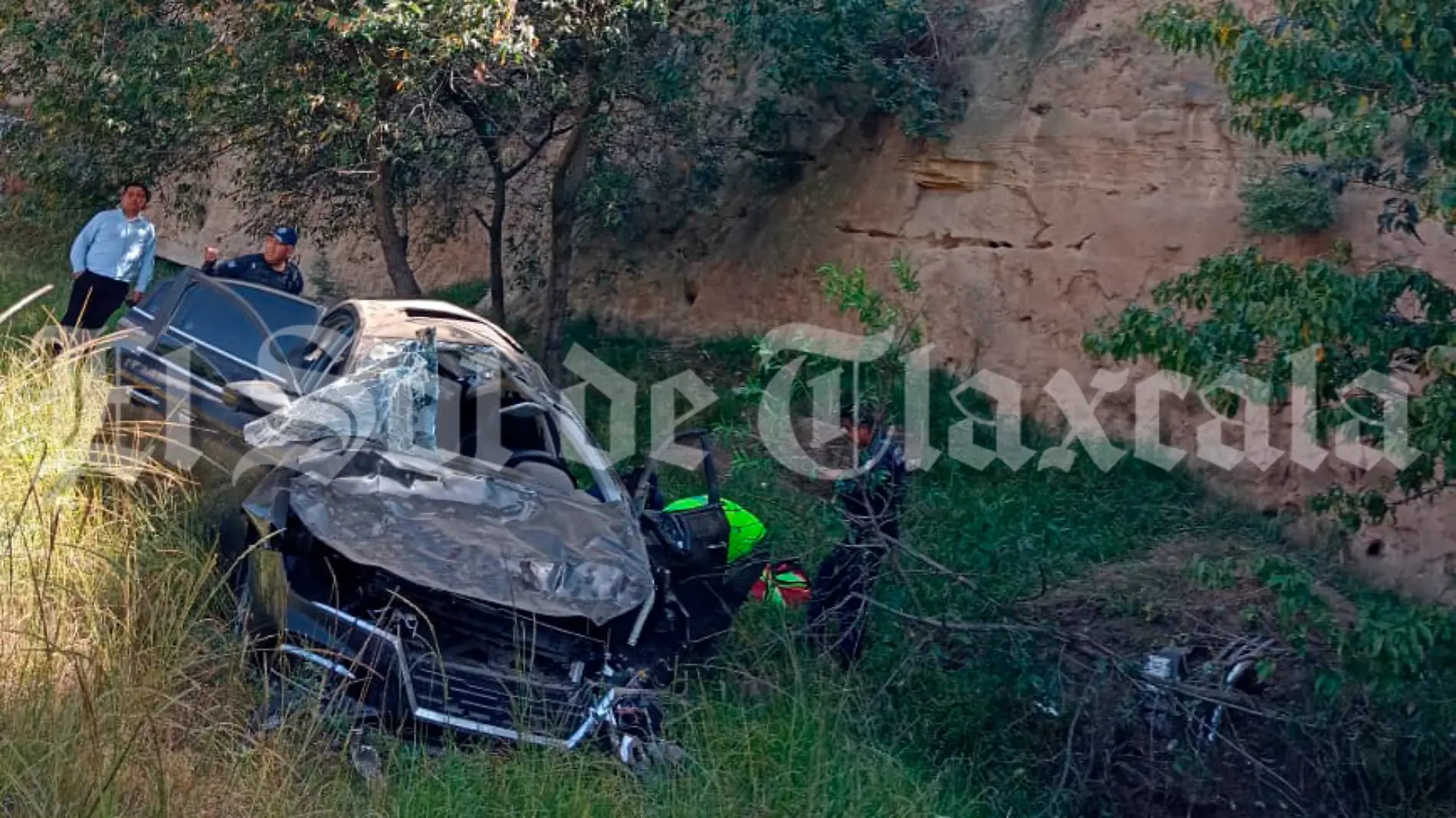 conductor cae en barranca en Contla (1) 1